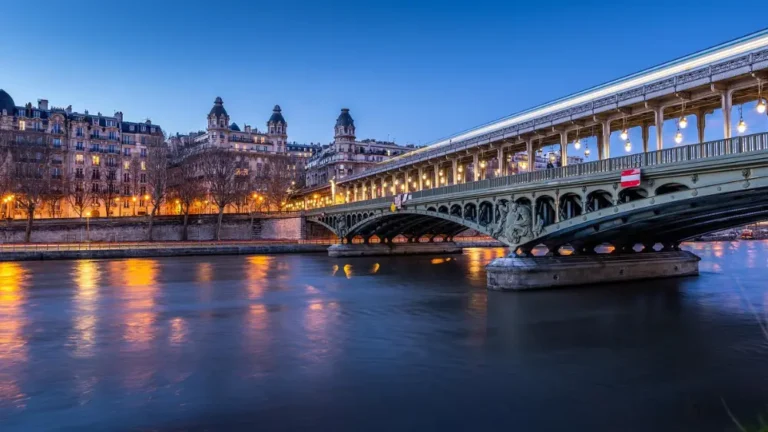 tourismo.com.br - rio sena - Paris, França